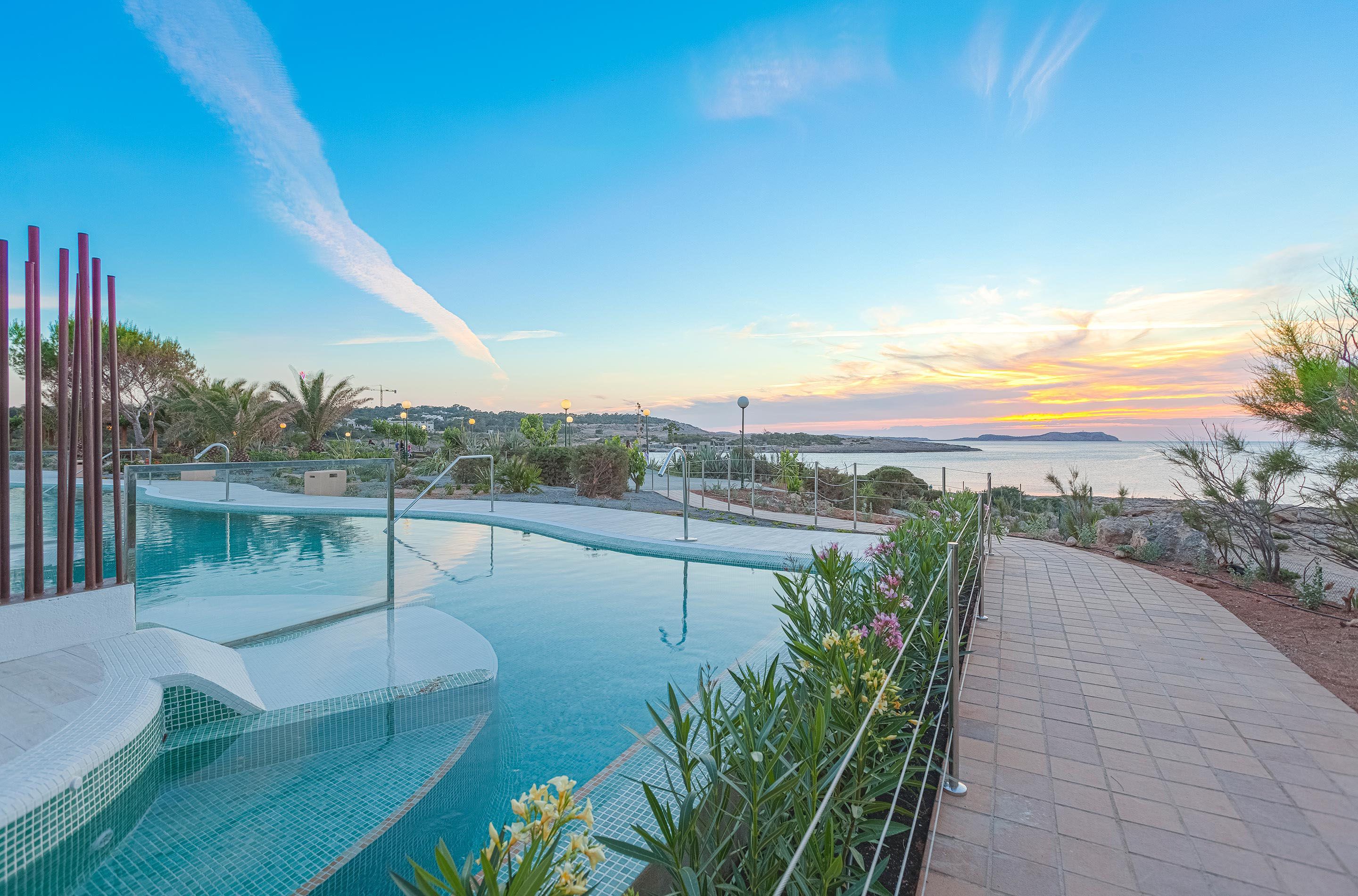 Sirenis Seaview Country Club