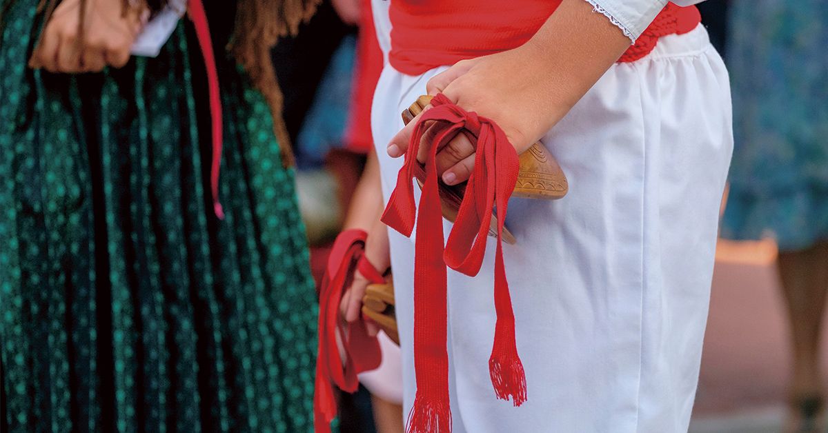 Todo sobre el ball pagès, baile tradicional de Ibiza (y por qué enseñárselo a tus hijos)